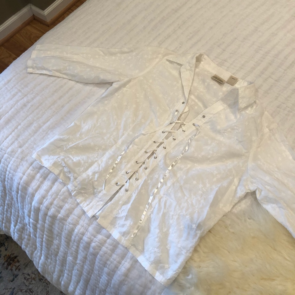 *SOLD* 
Vintage embroidered flower blouse